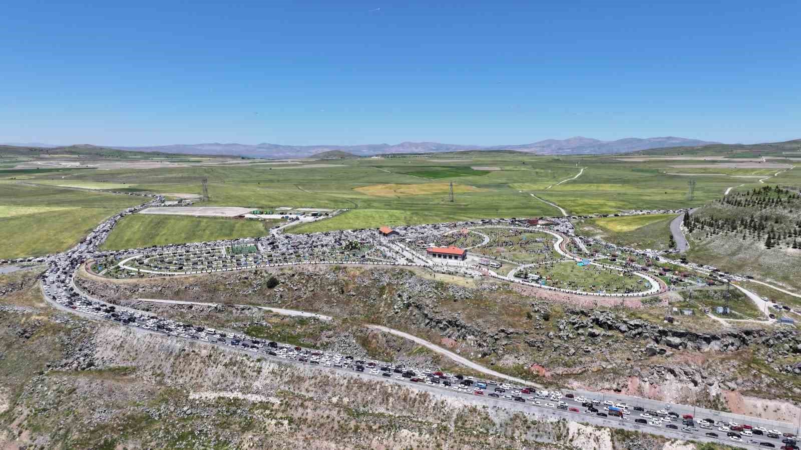 Kocasinan’da uçurtmalar gökyüzünü renklendirdi