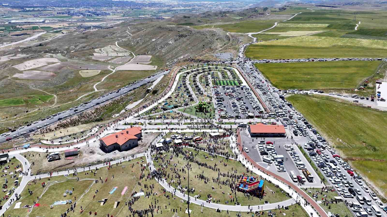 Kocasinan’da uçurtmalar gökyüzünü renklendirdi