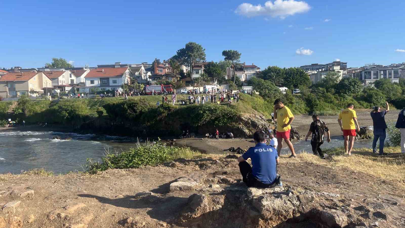 Ordu’da denizde dalgalara kapılan 17 yaşındaki çocuğu arama çalışmaları sürüyor
