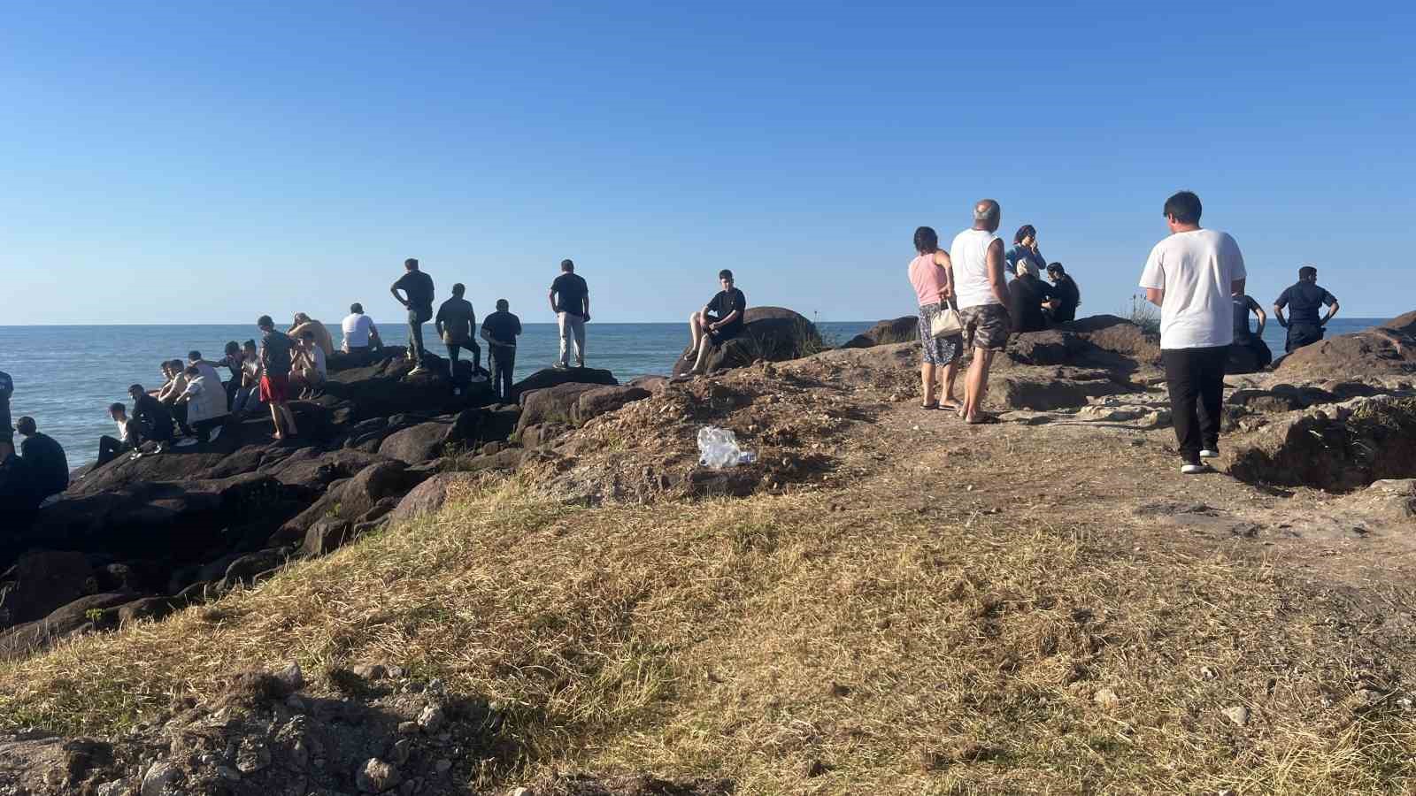 Ordu’da denizde dalgalara kapılan 17 yaşındaki çocuğu arama çalışmaları sürüyor