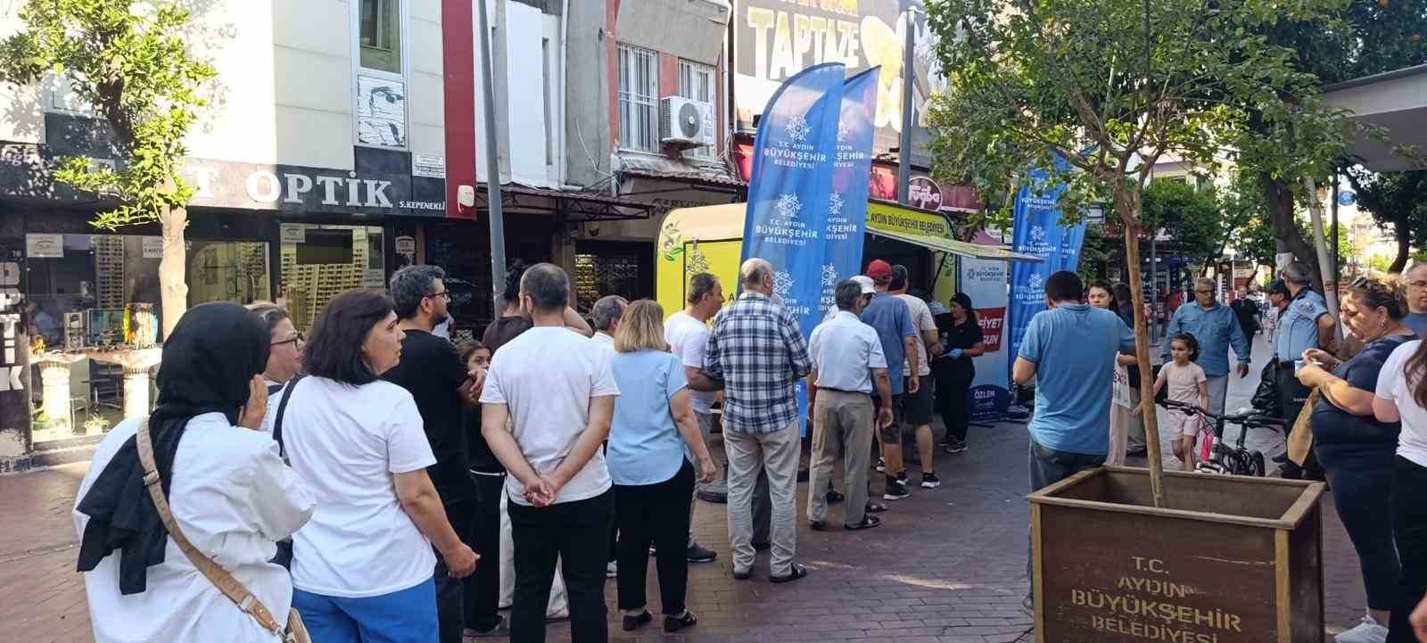 Büyükşehir’den vatandaşlara aşure ikramı