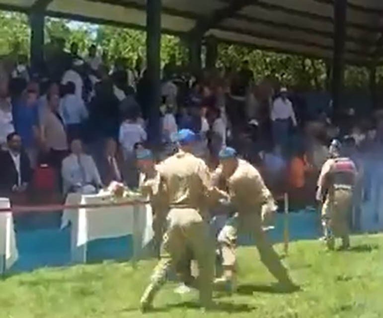 Tartışmalı güreşler olaylı başladı