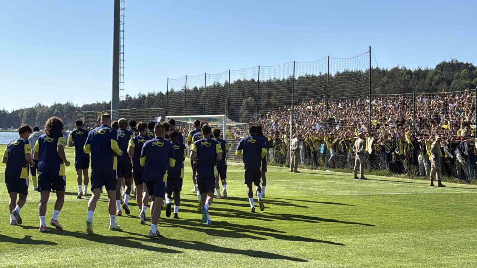 Topuk Yaylası’nda sarı-lacivert coşku: Fenerbahçe’yi 20 bin taraftar yalnız bırakmadı