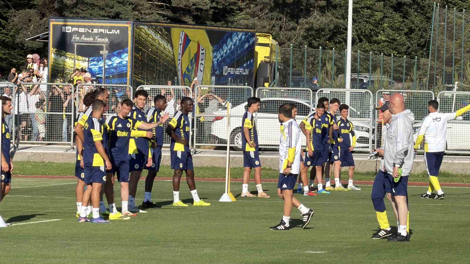 Topuk Yaylası’nda sarı-lacivert coşku: Fenerbahçe’yi 20 bin taraftar yalnız bırakmadı