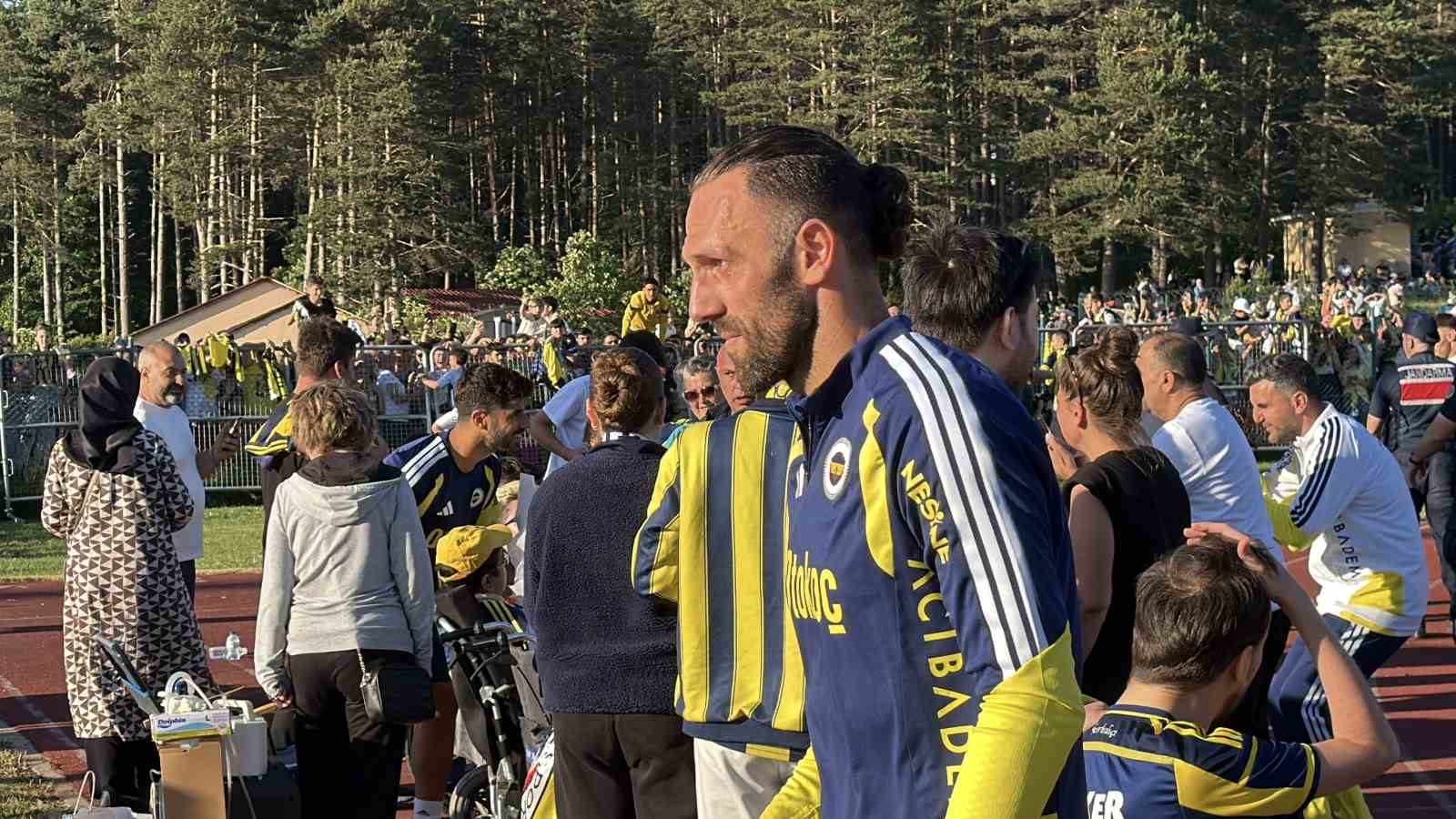 Topuk Yaylası’nda sarı-lacivert coşku: Fenerbahçe’yi 20 bin taraftar yalnız bırakmadı