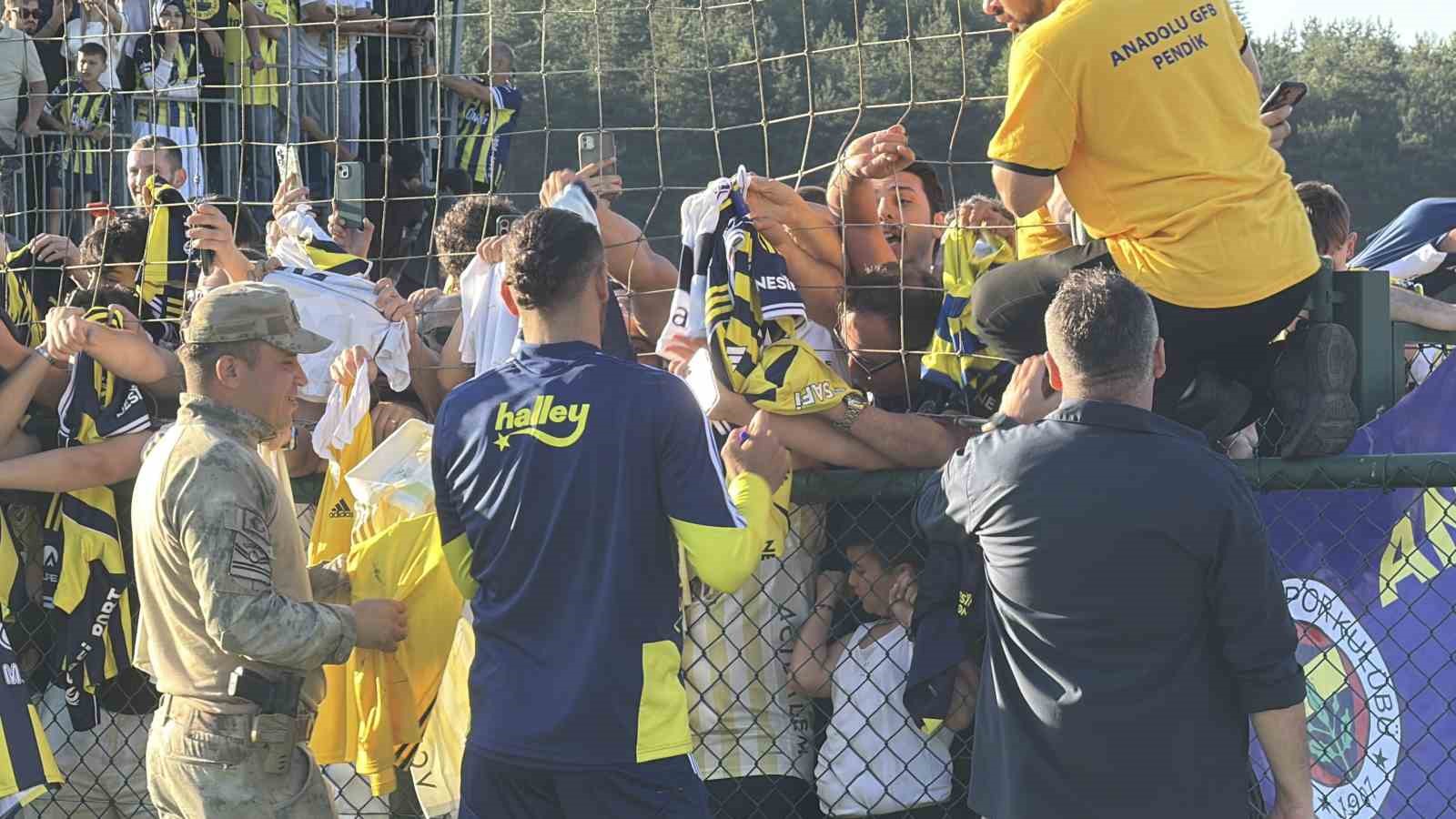 Topuk Yaylası’nda sarı-lacivert coşku: Fenerbahçe’yi 20 bin taraftar yalnız bırakmadı