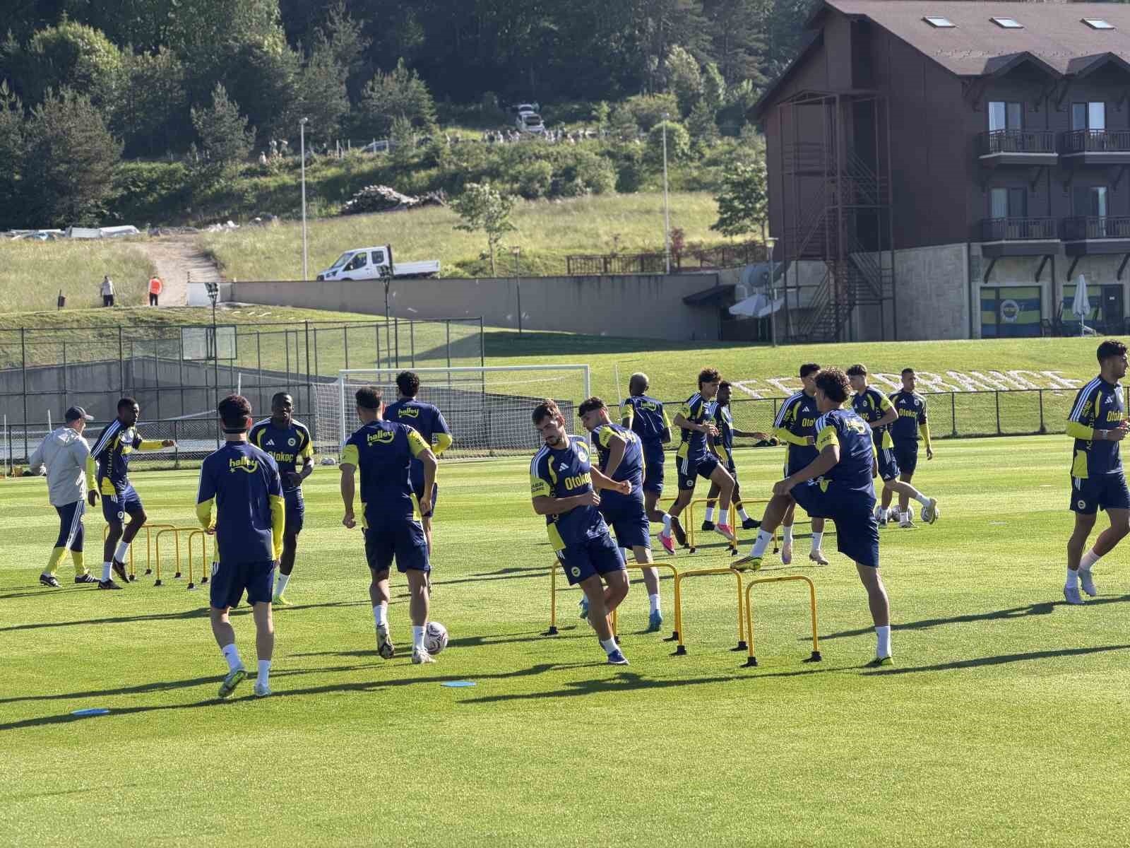 Topuk Yaylası’nda sarı-lacivert coşku: Fenerbahçe’yi 20 bin taraftar yalnız bırakmadı
