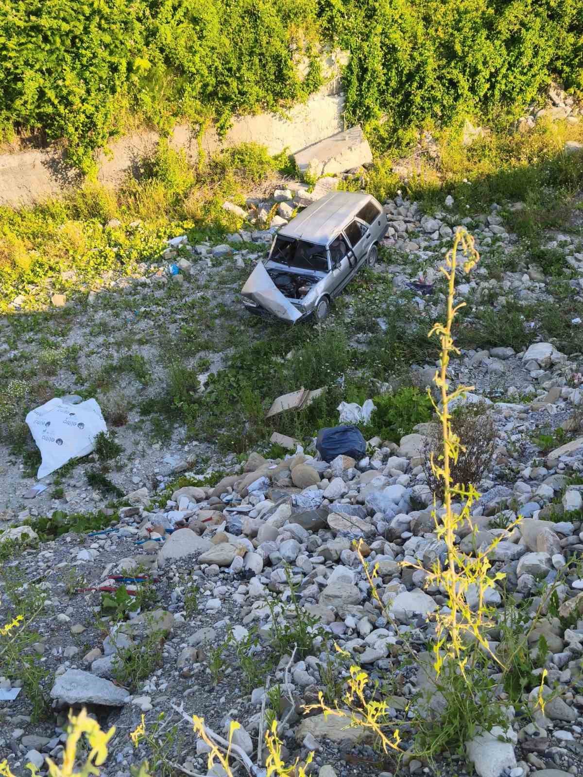 Sinop’ta otomobil şarampole uçtu: 2 yaralı