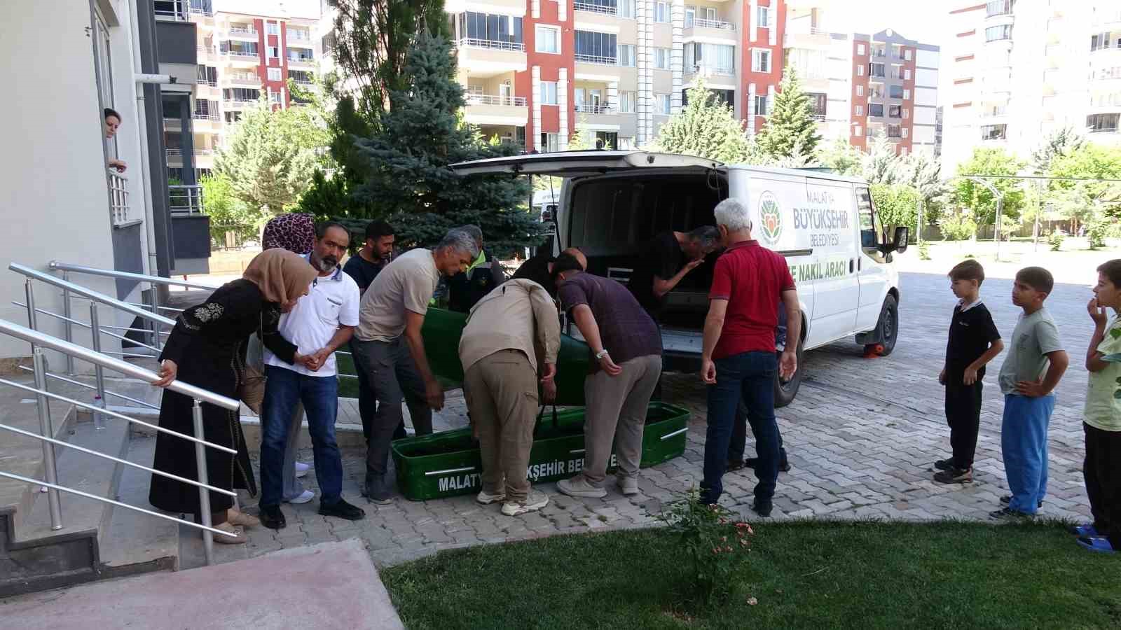 Bir hafta önce taşındığı evde ölü bulundu