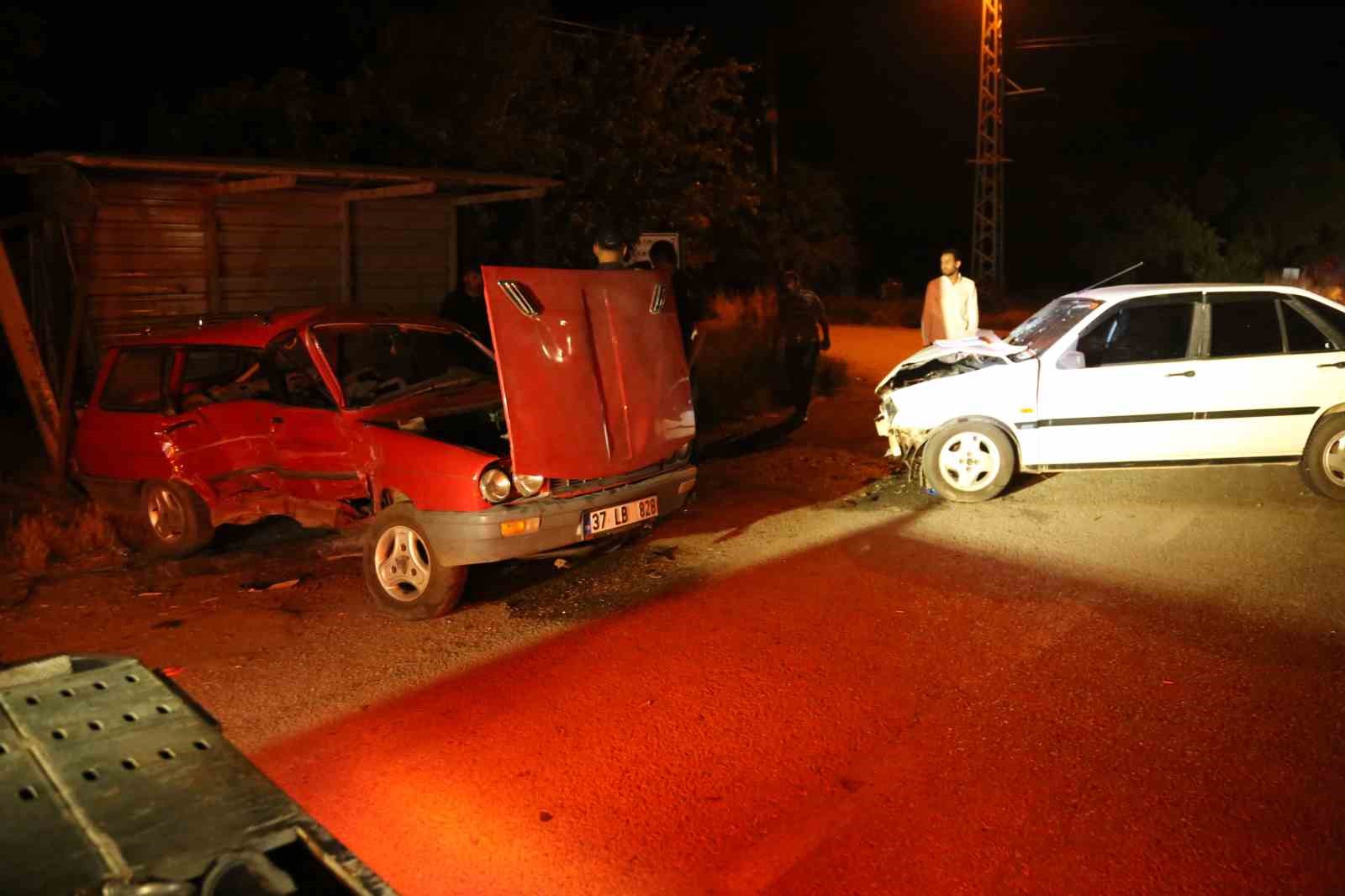 Kastamonu’da iki otomobil çarpıştı: 8 yaralı