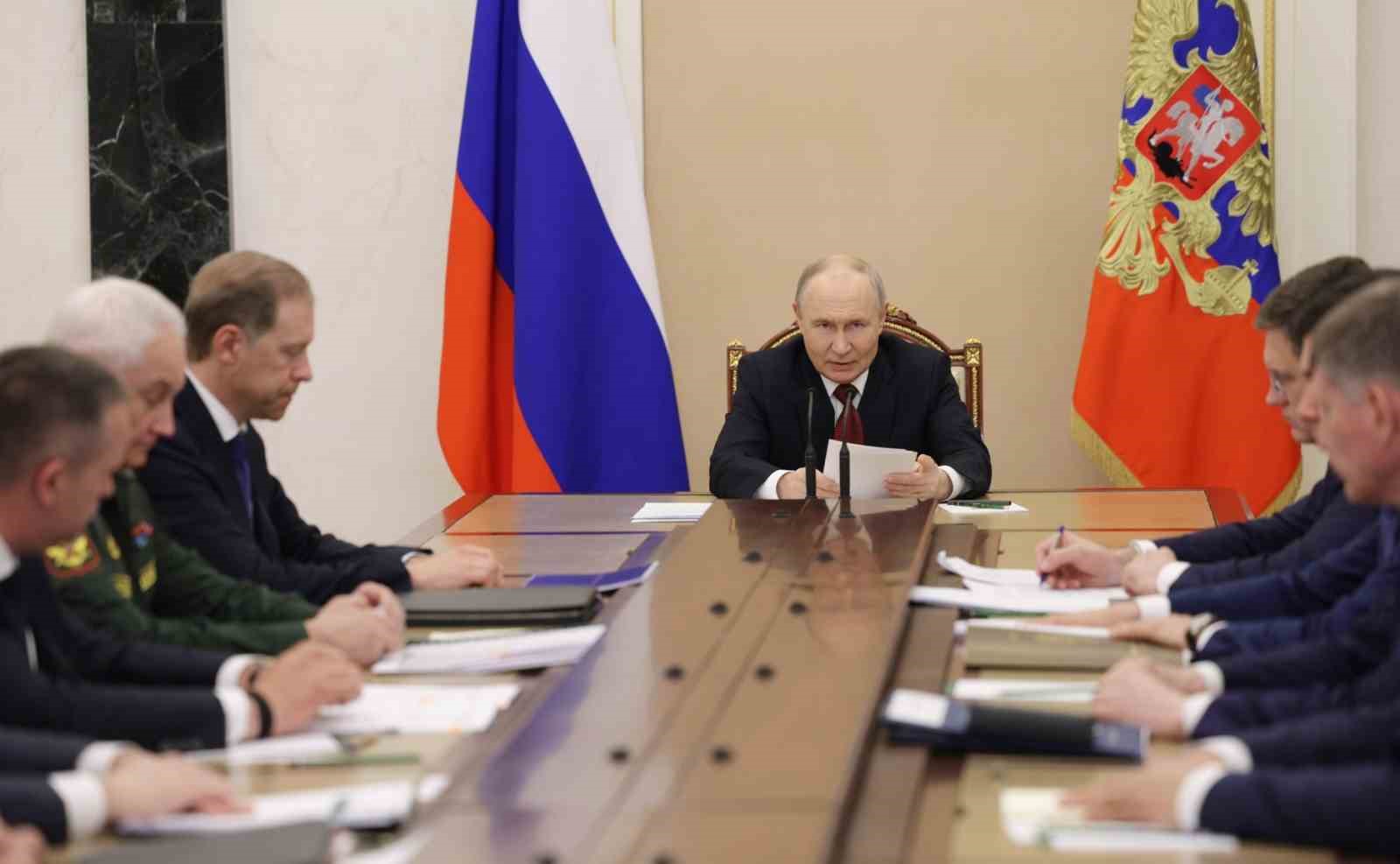 Putin: "Dizel ihracatını tamamen yasaklamayı değerlendiriyoruz"