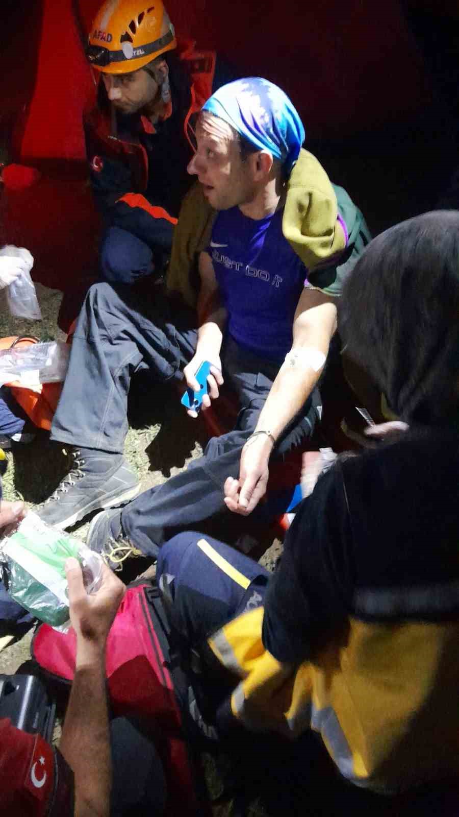 Aladağlar’da rahatsızlanan dağcı hastaneye kaldırıldı
