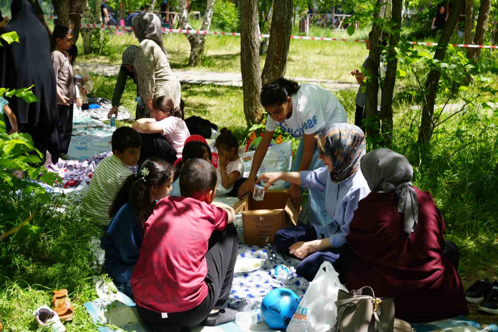 Palandöken Kızılay’dan örnek program