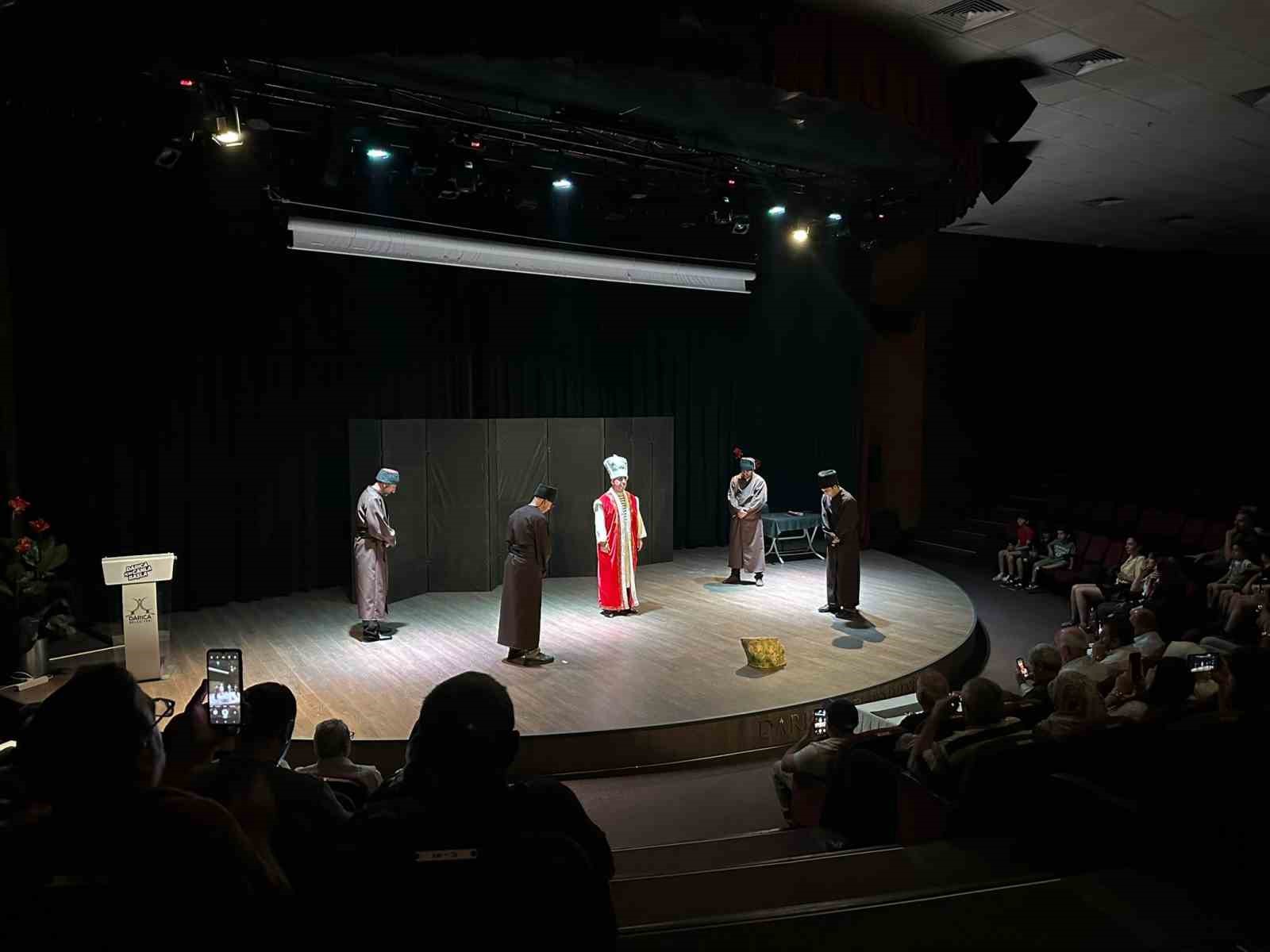 "Medine Müdafaası" ayakta alkışlandı