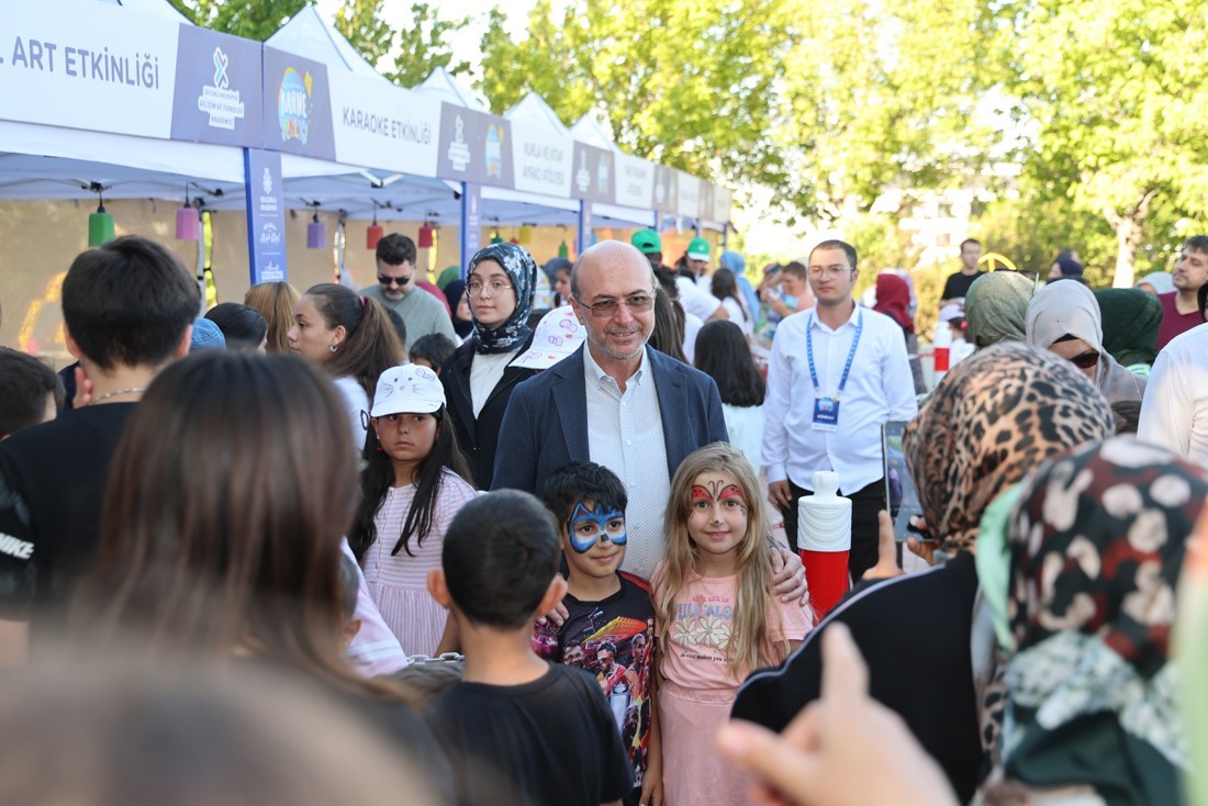 Çocuklar Yaza Merhaba ve Karne Şenliğinde doyasıya eğlendi