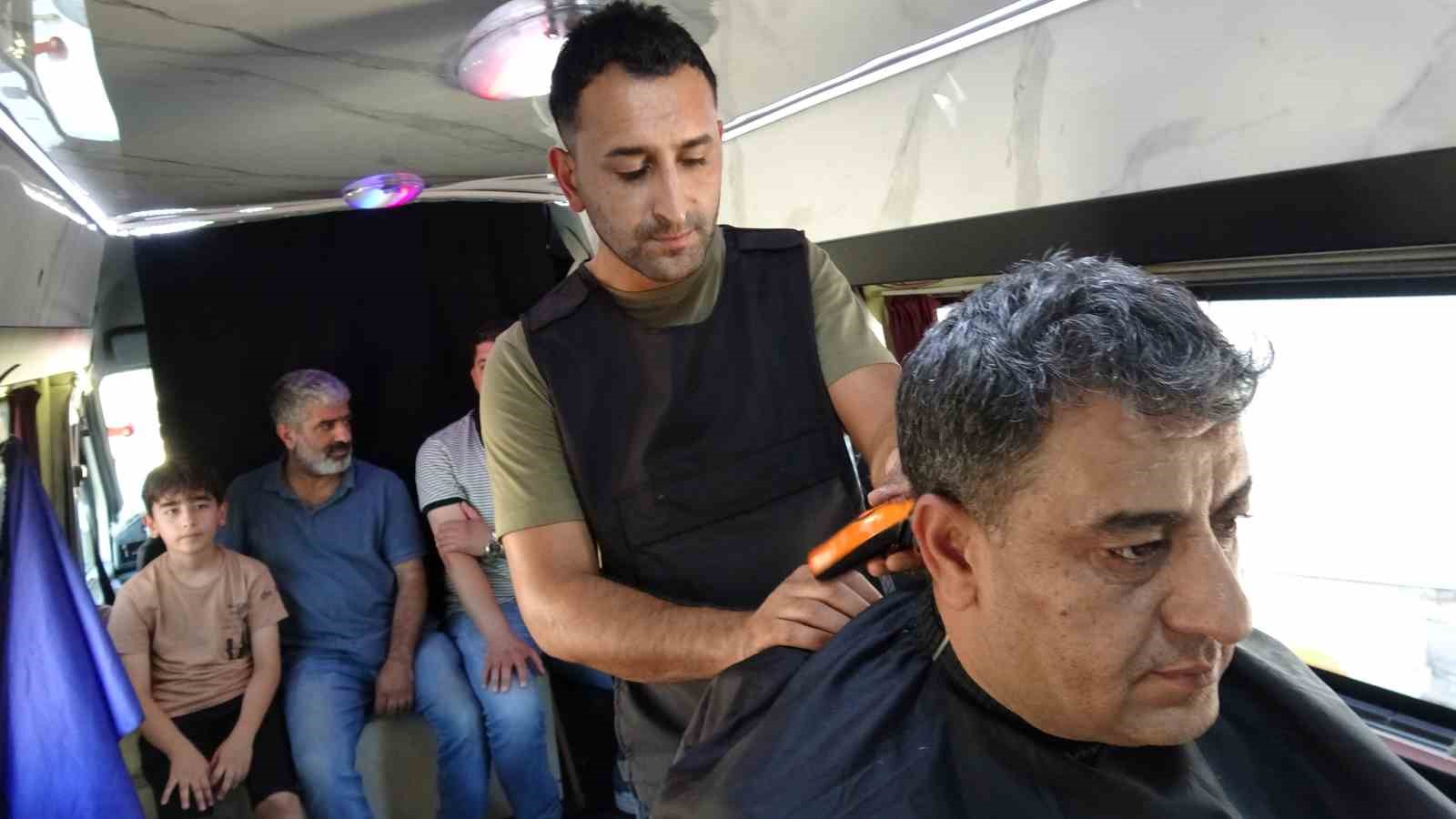 Uzman çavuşluğu bırakıp mobil berber oldu
