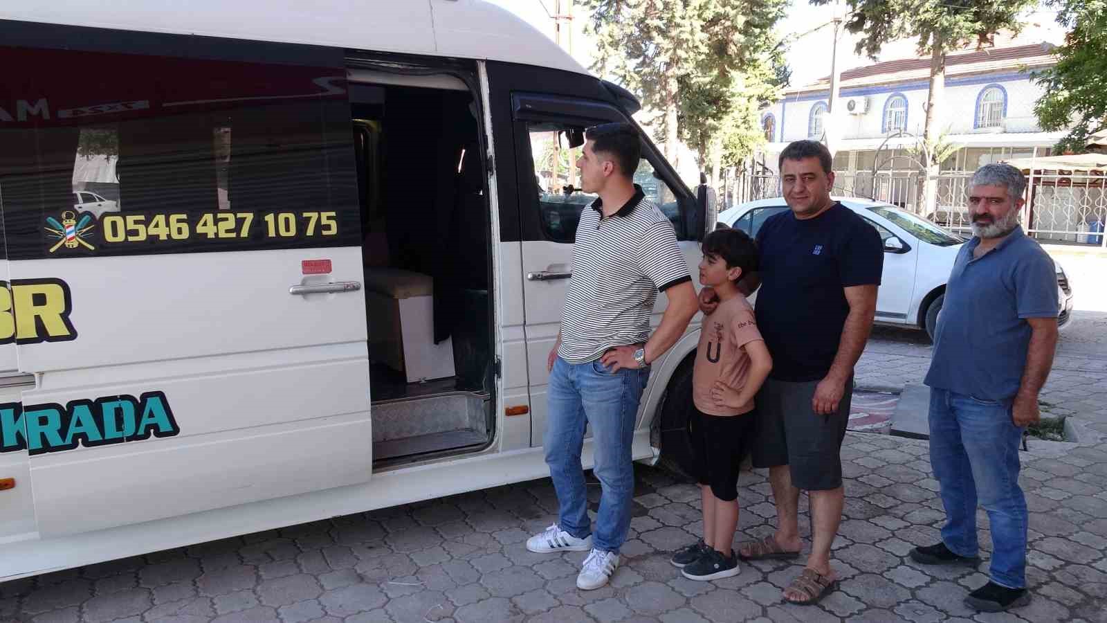 Uzman çavuşluğu bırakıp mobil berber oldu