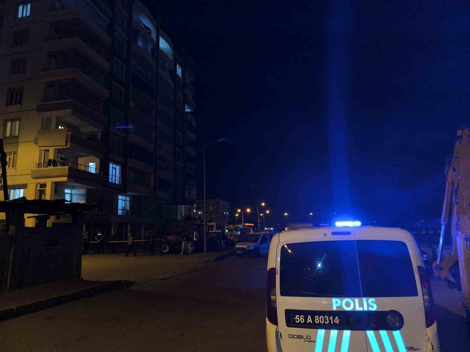 Siirt’te silahlı kavga: Baba ve oğlu yaralandı