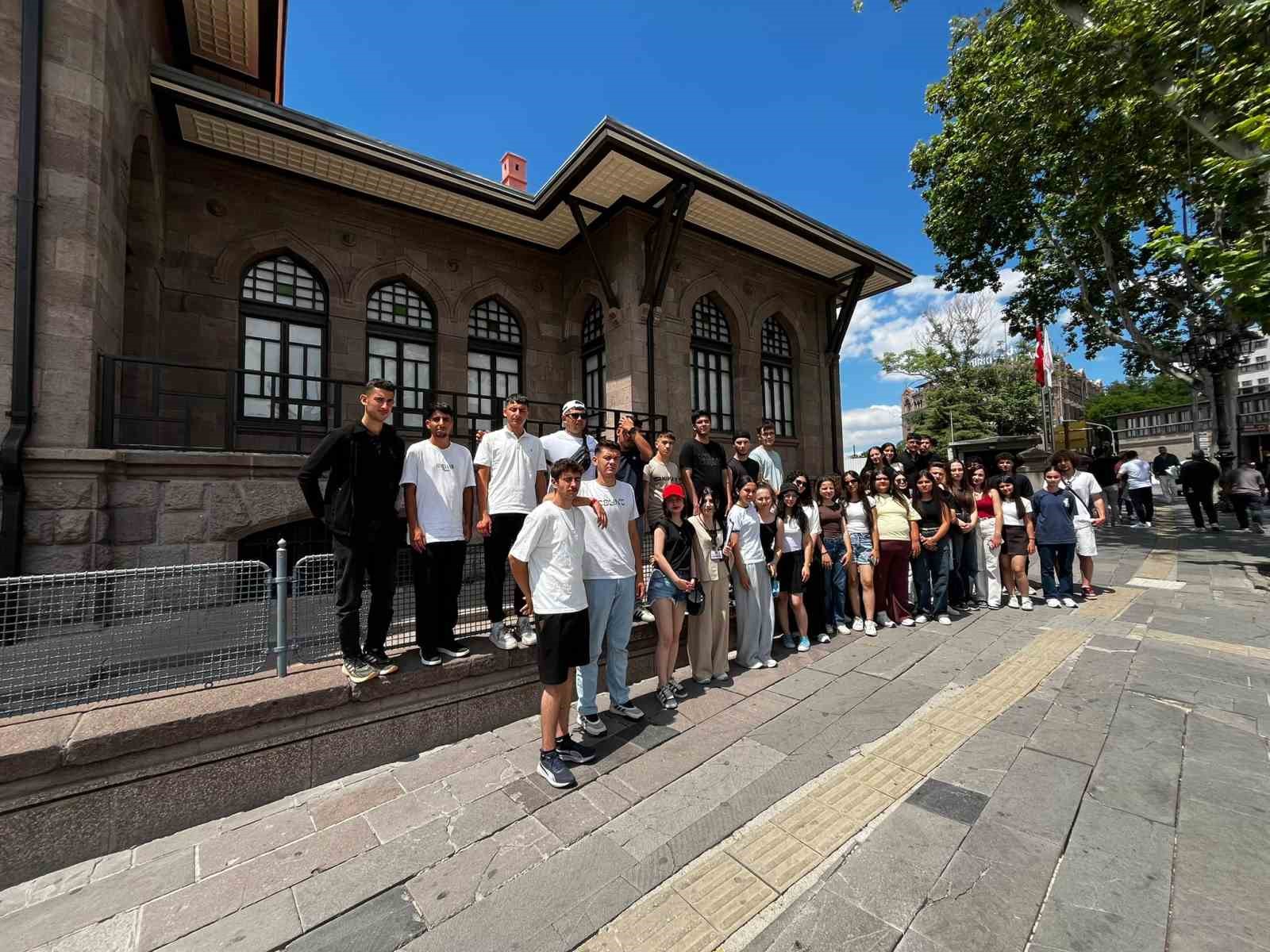 Başkan Doğanca’dan öğrencilere diploma jesti