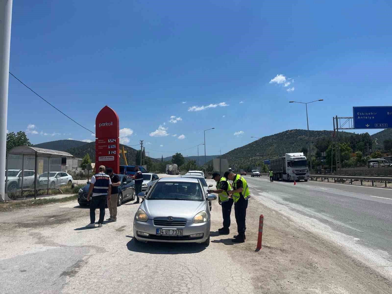 Bilecik’te 758 şahıs ve 221 araç sürücüsü sorgulandı