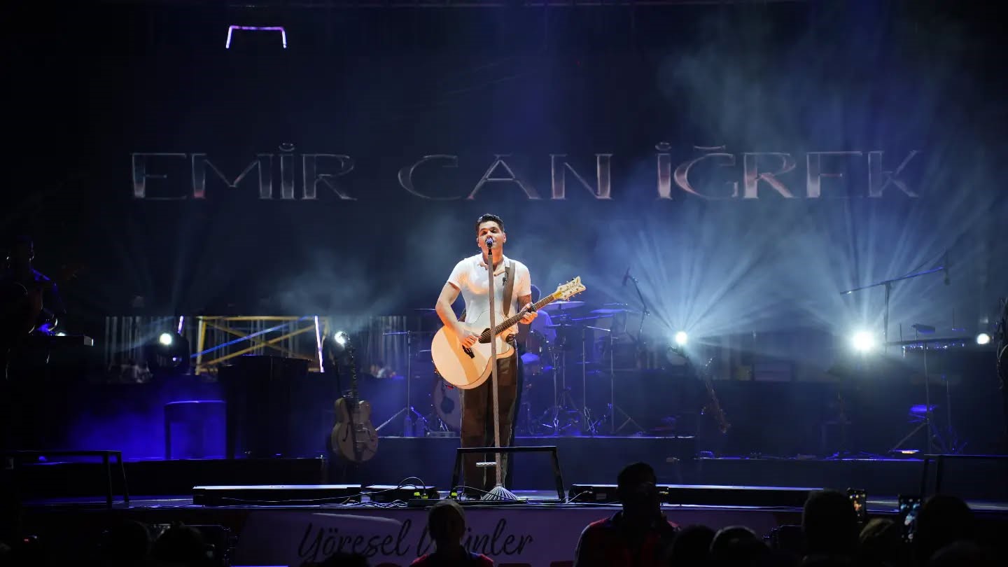 Koçarlı’da çam fıstığı festivali konserle sona erdi