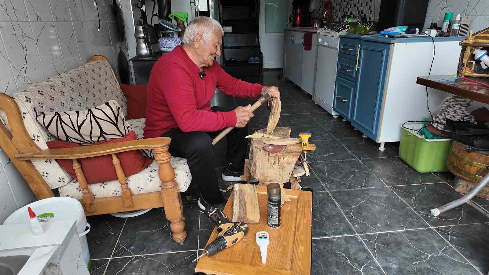 Kütükten sadece bir keser ile ürettikleri hobisi oldu
