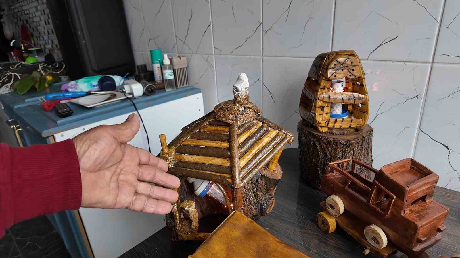 Kütükten sadece bir keser ile ürettikleri hobisi oldu