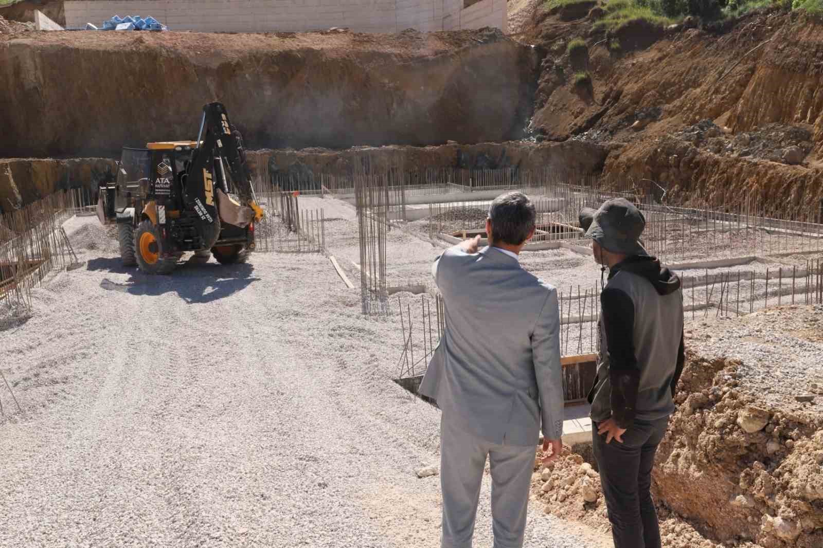 Bayburt’ta yapımı devam eden okul inşaatlarında çalışmalar sürüyor