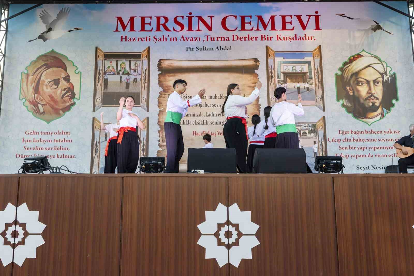 Mersin’de geleneksel aşure programı yoğun katılımla düzenlendi