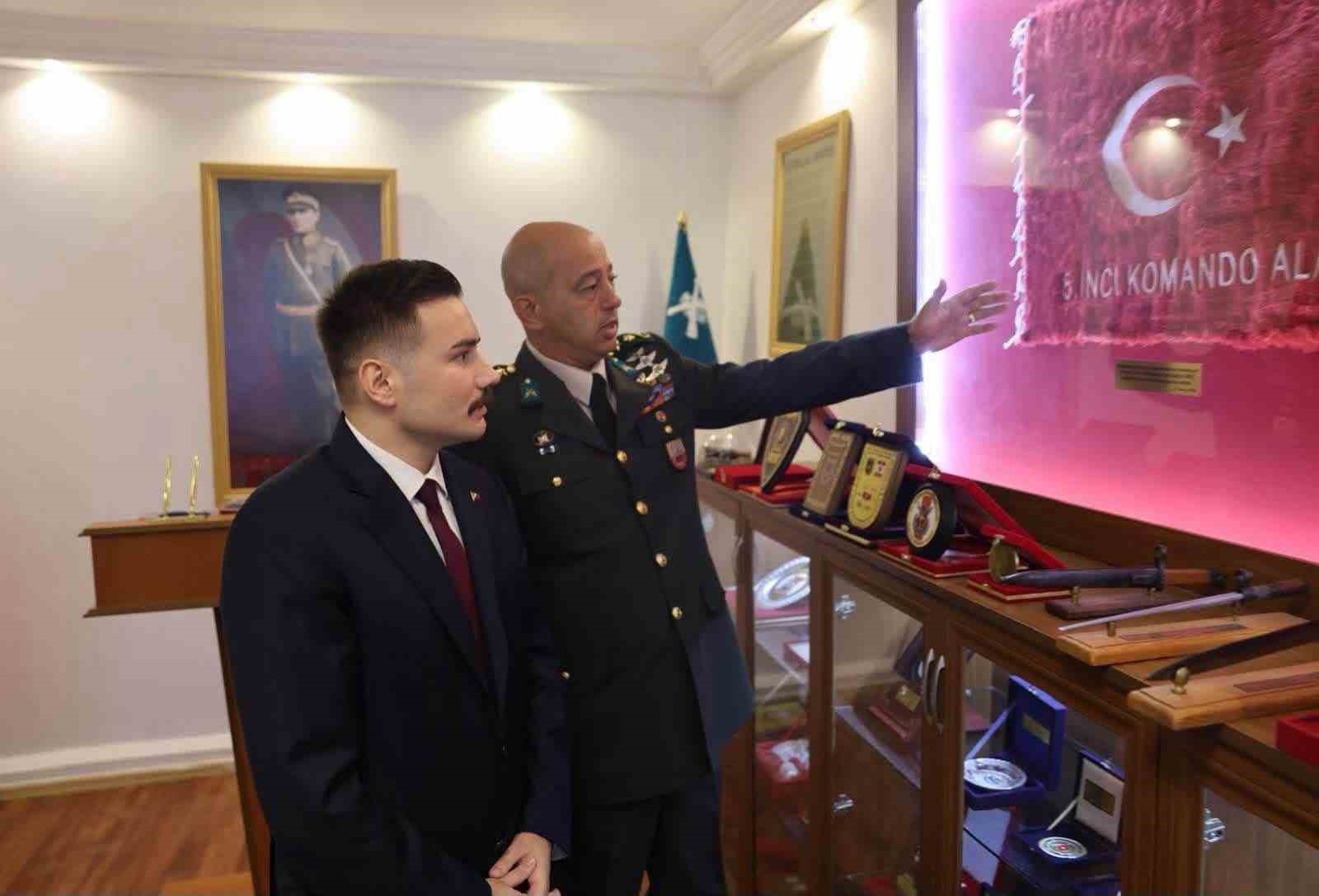 Kaymakam Acar’dan 5. Komando Tugay Komutanlığına ziyaret