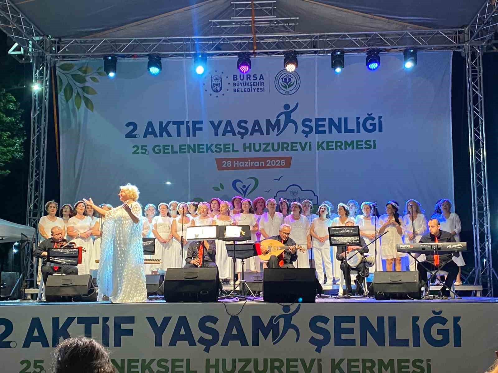Nilüfer Kadın Korosu Geleneksel hayır satışına renk kattı