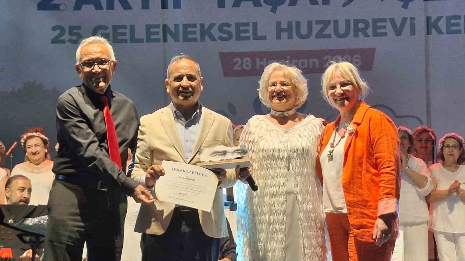 Nilüfer Kadın Korosu Geleneksel hayır satışına renk kattı