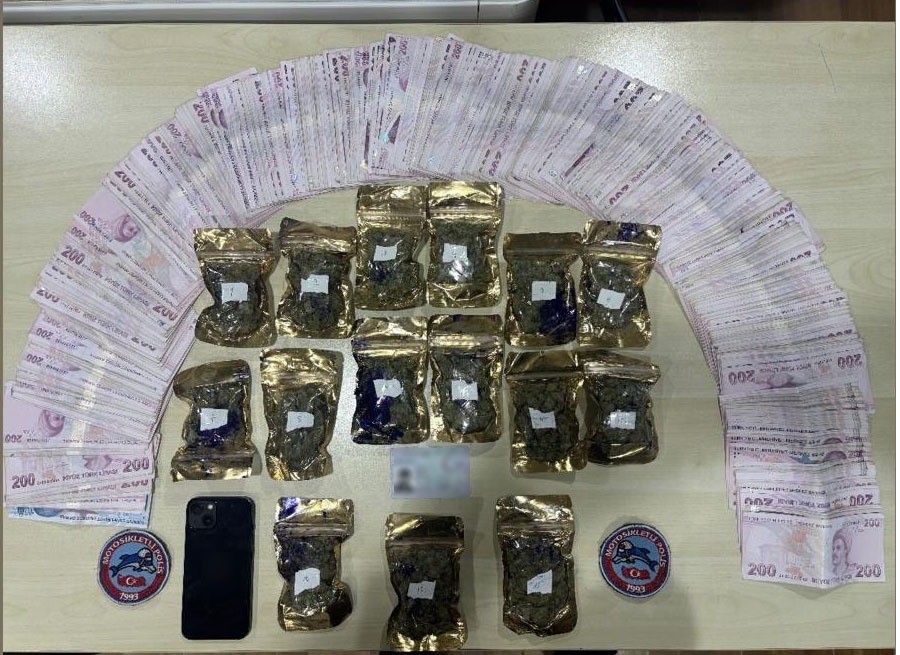Bakırköy’de aracın torpidosunda zulalanmış uyuşturucu çıktı