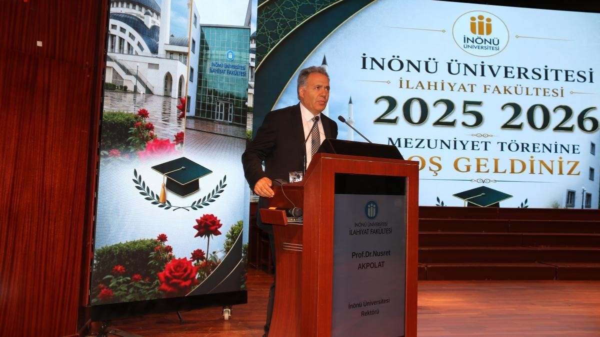 İlahiyat Fakültesi öğrencileri mezun oldu