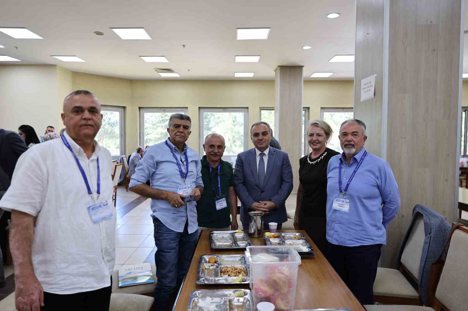 ERÜ mezunları yeniden kampüste bir araya geldi