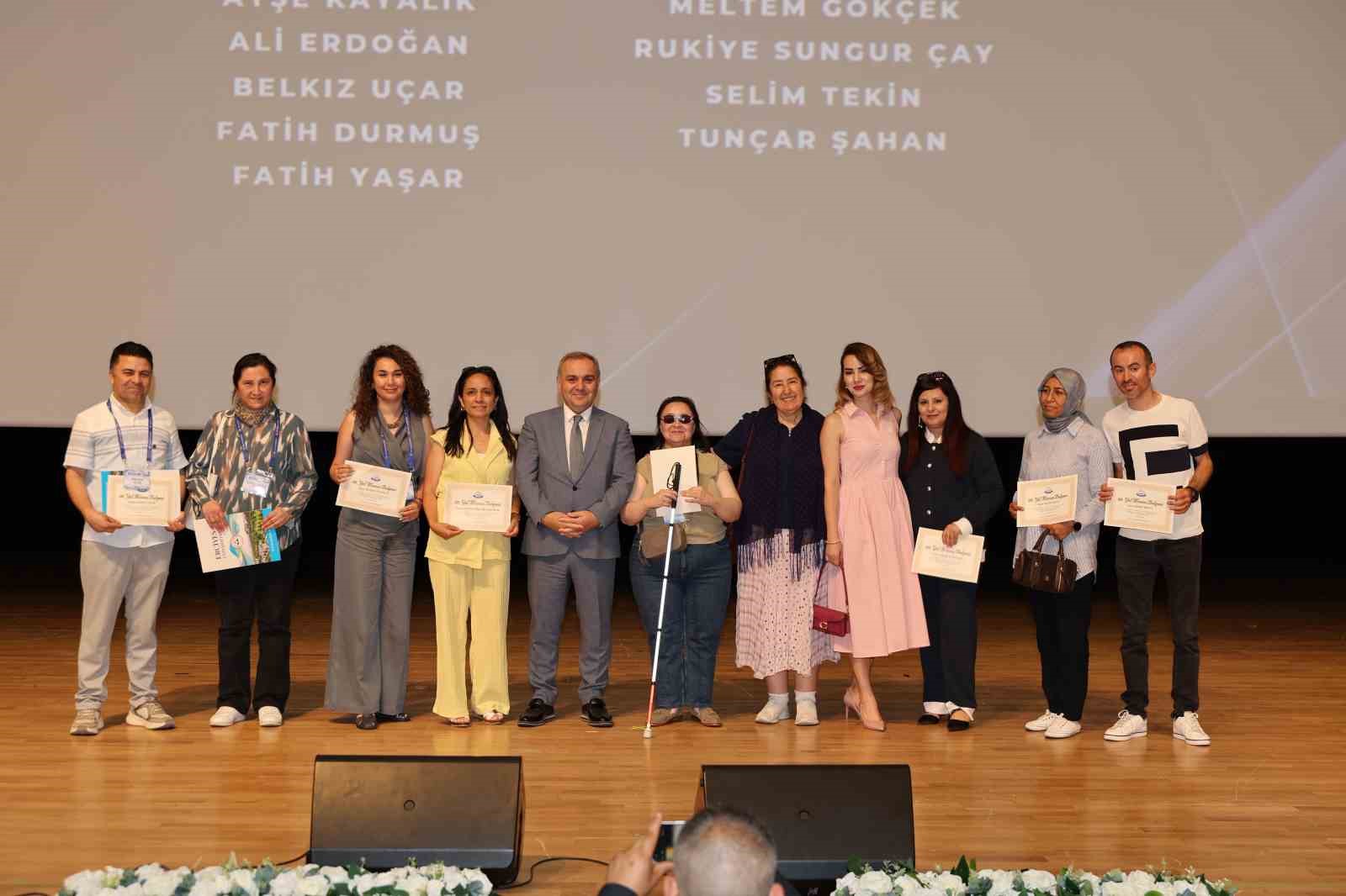 ERÜ mezunları yeniden kampüste bir araya geldi