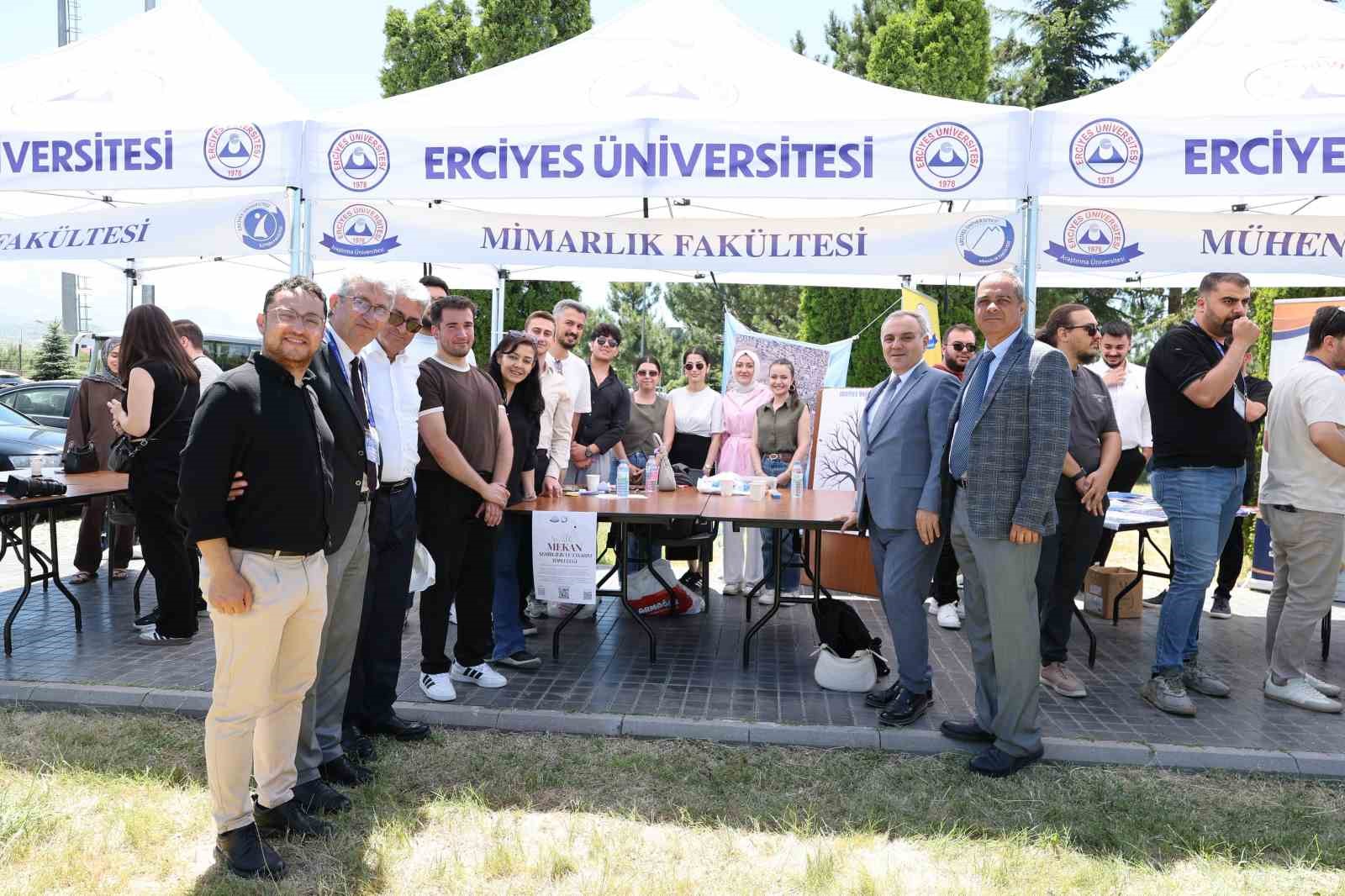 ERÜ mezunları yeniden kampüste bir araya geldi