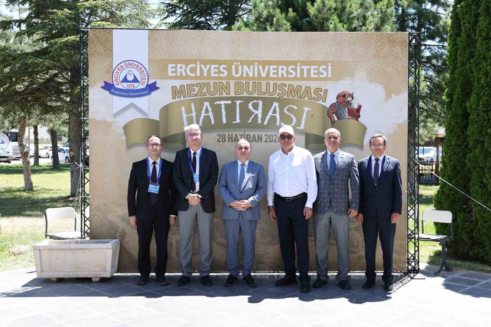 ERÜ mezunları yeniden kampüste bir araya geldi