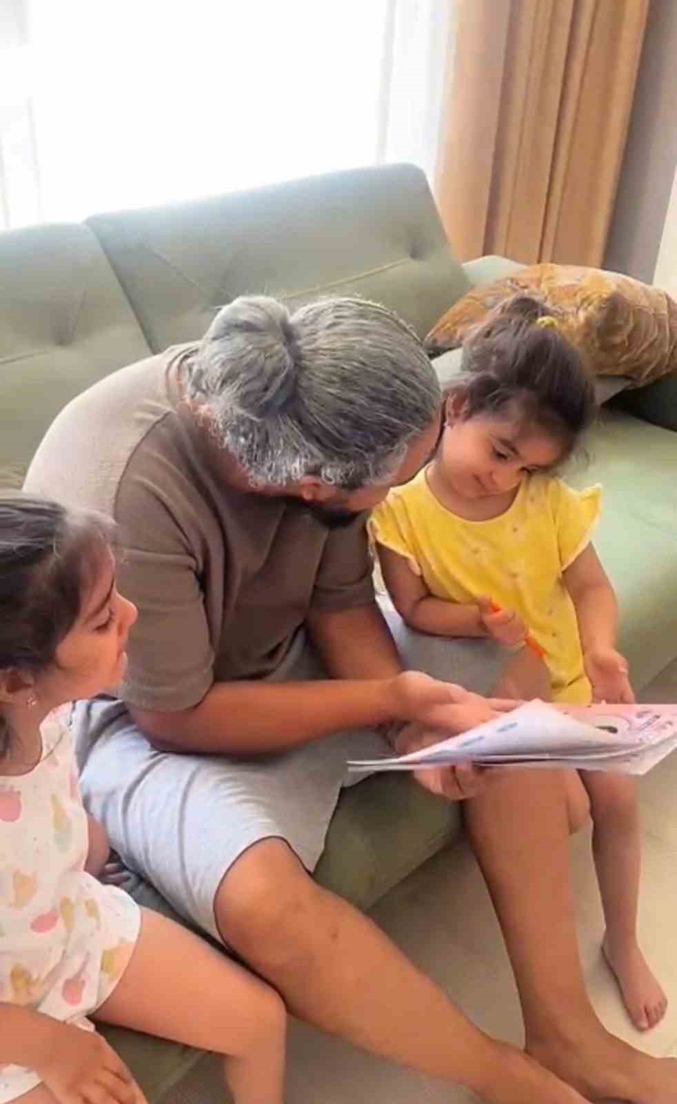 Karneleri karıştıran babanın ikiz kızlarıyla olan diyaloğu kamerada