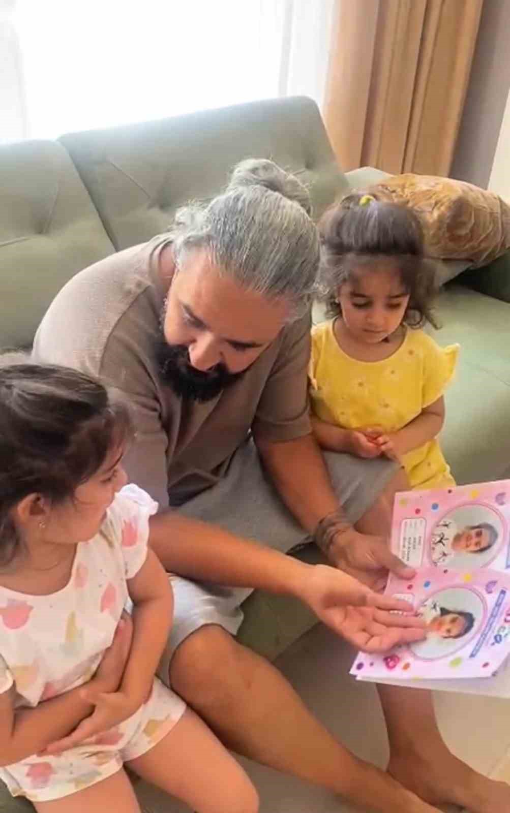 Karneleri karıştıran babanın ikiz kızlarıyla olan diyaloğu kamerada
