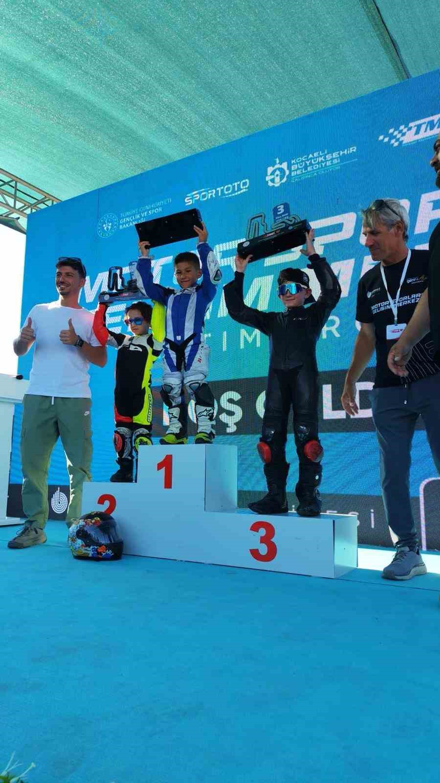 5 yaşındaki sporcu Türkiye Süpermoto Şampiyonası’nda şampiyonluğa ulaştı