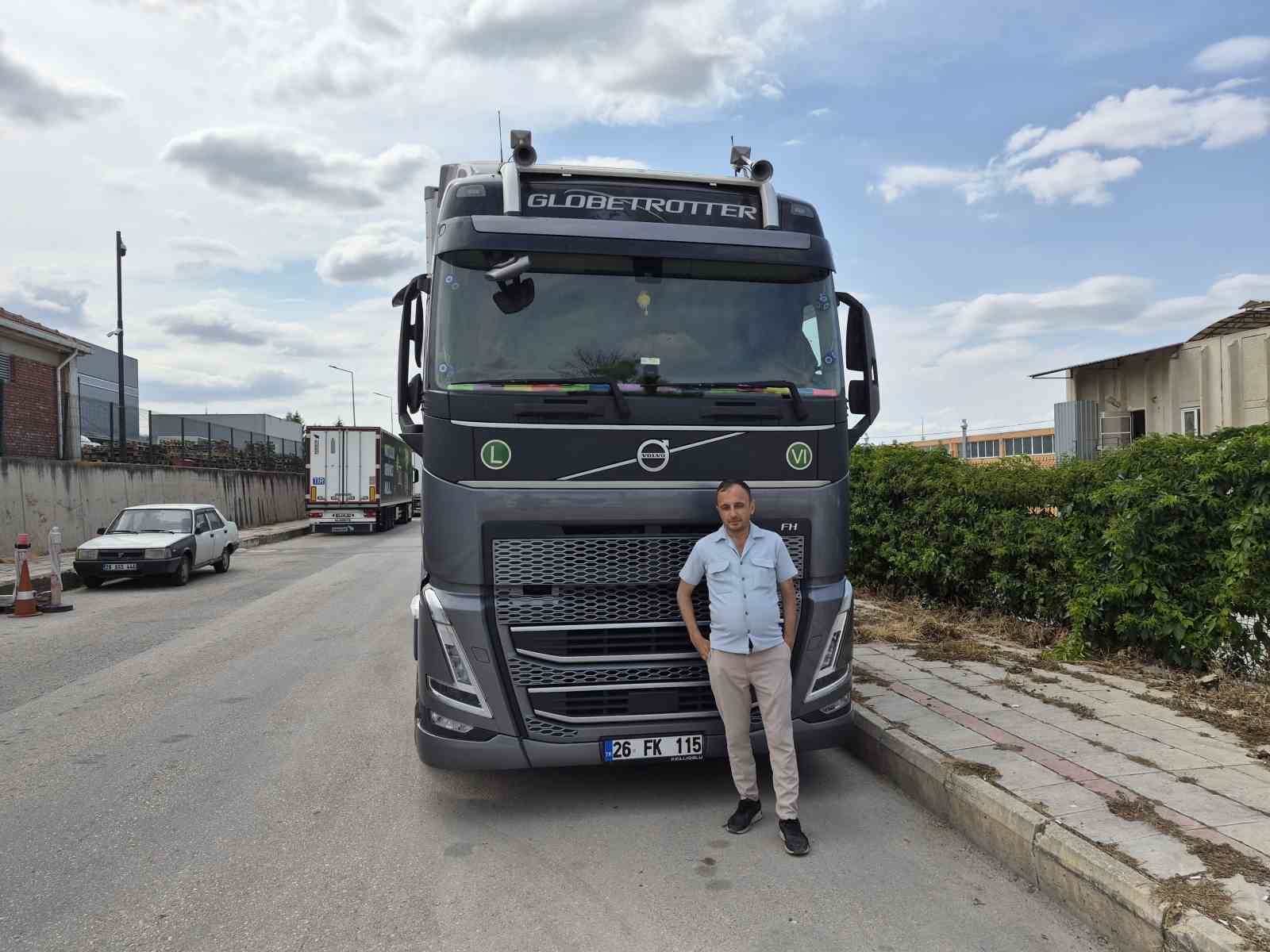 Genç tır şöförünün meslek aşkı