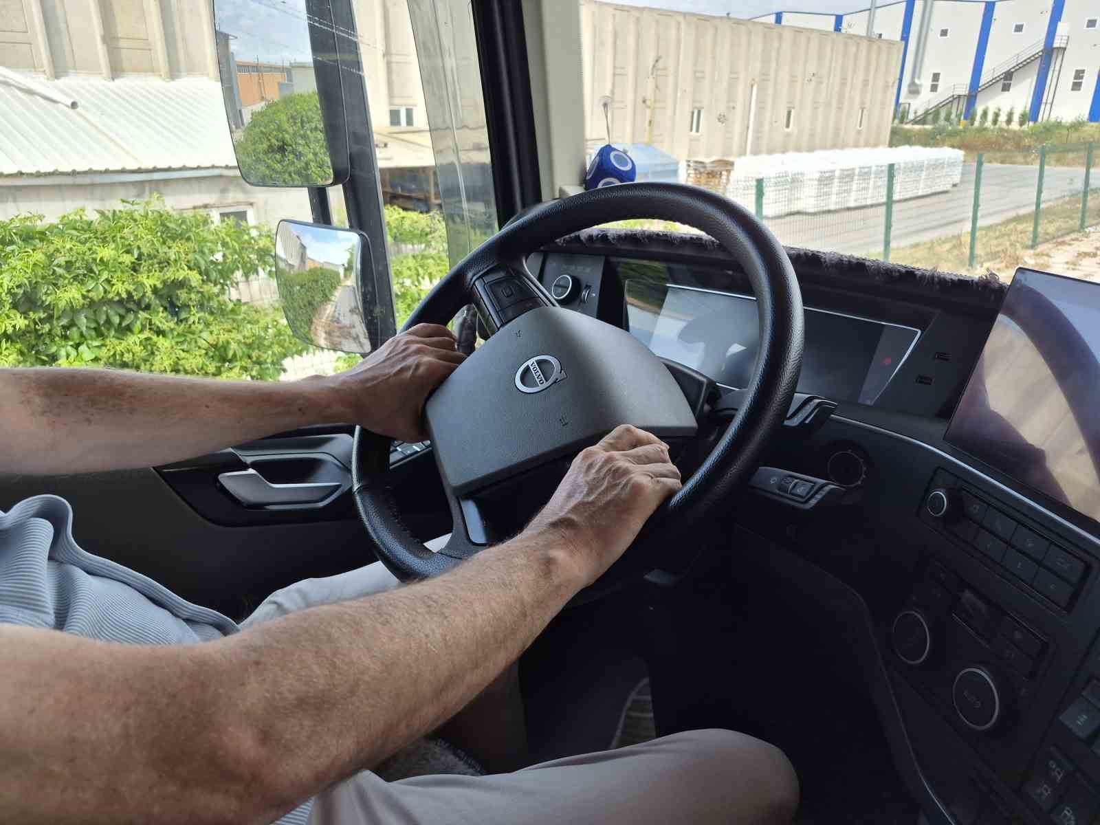 Genç tır şöförünün meslek aşkı