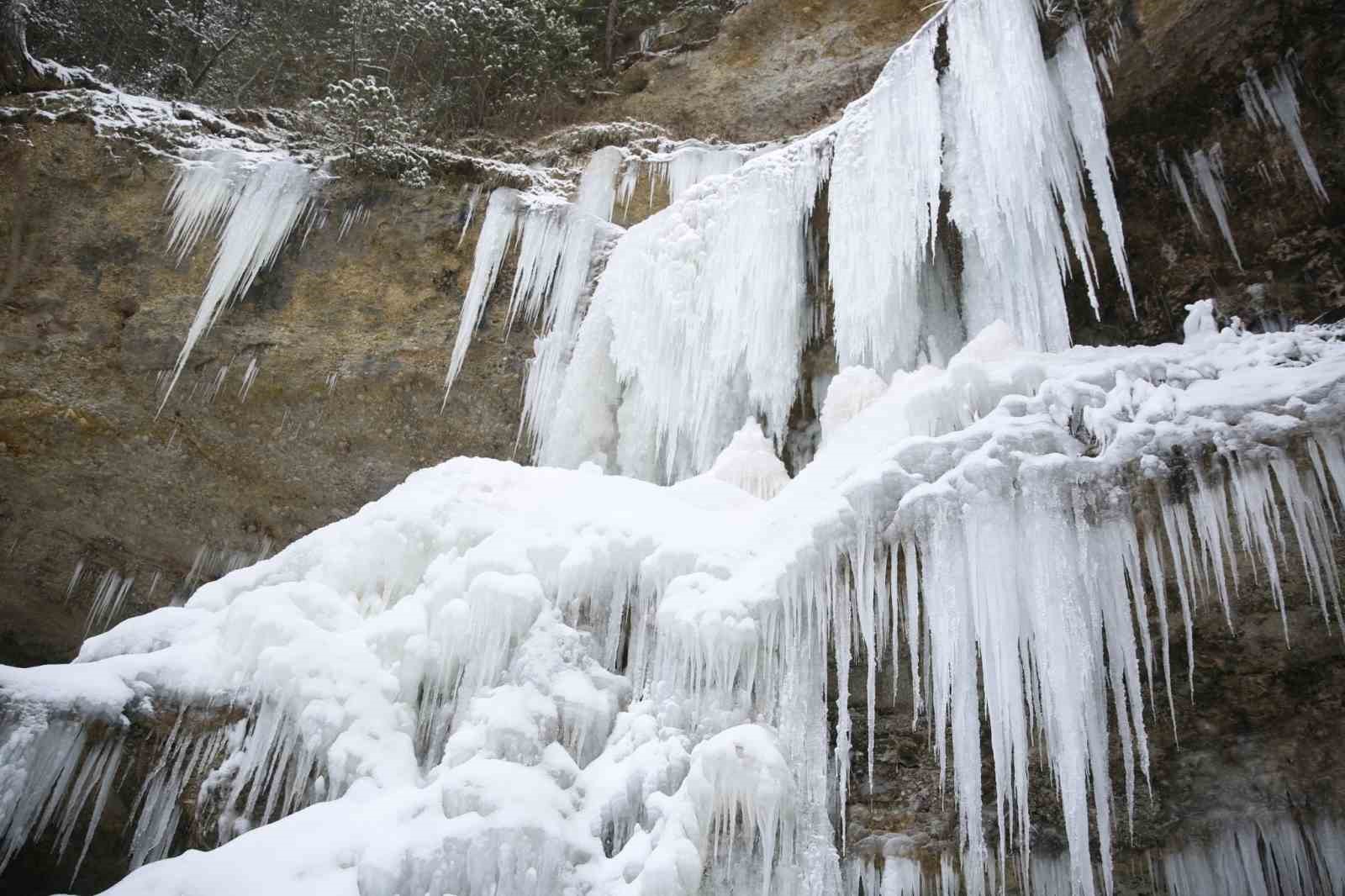 ’Bir Kış, Bir Yaz’: Su Uçtu Şelalesi 4 mevsim mest ediyor