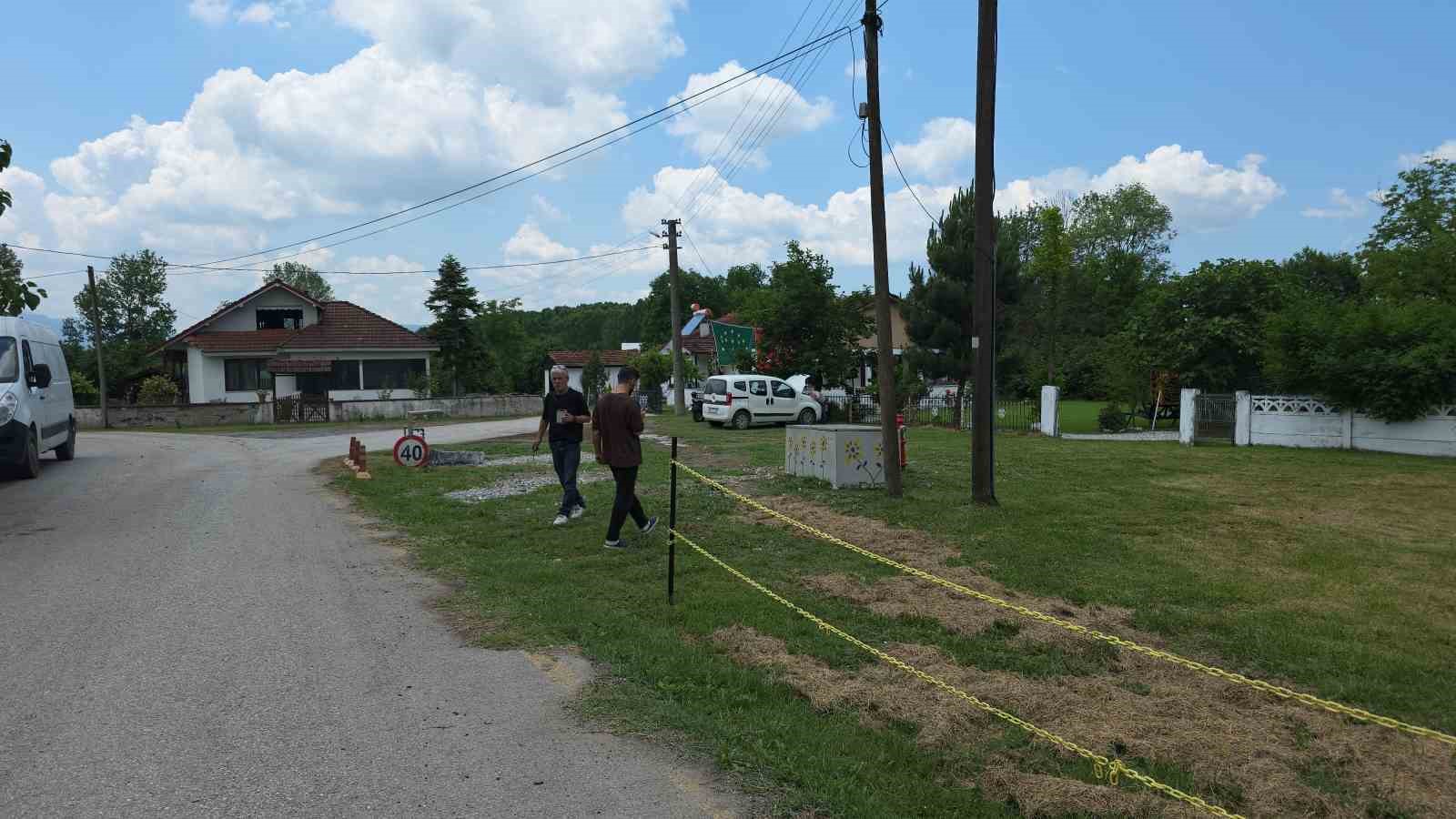 Düzce’de gönüllü sanatçının fırçası köye estetik kattı