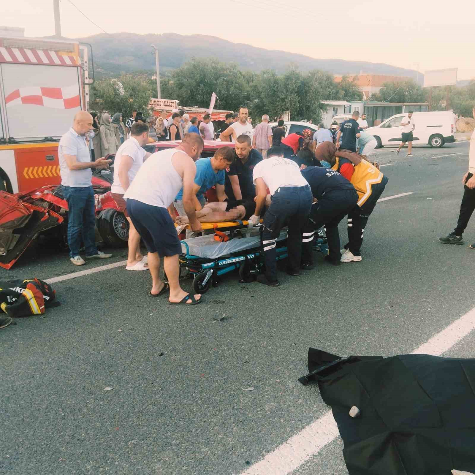 Edremit’te otomobiller çarpıştı: 2 ölü, 3 ağır yaralı