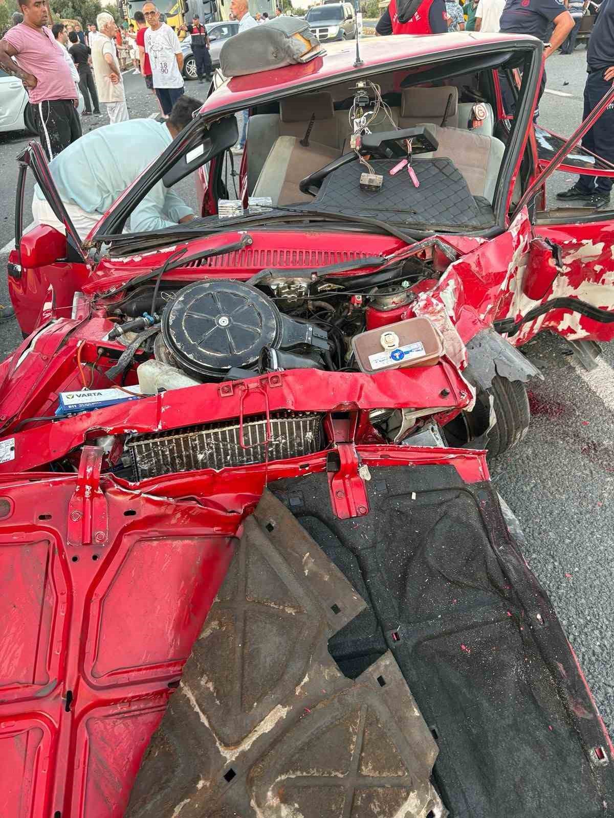 Edremit’te otomobiller çarpıştı: 2 ölü, 3 ağır yaralı