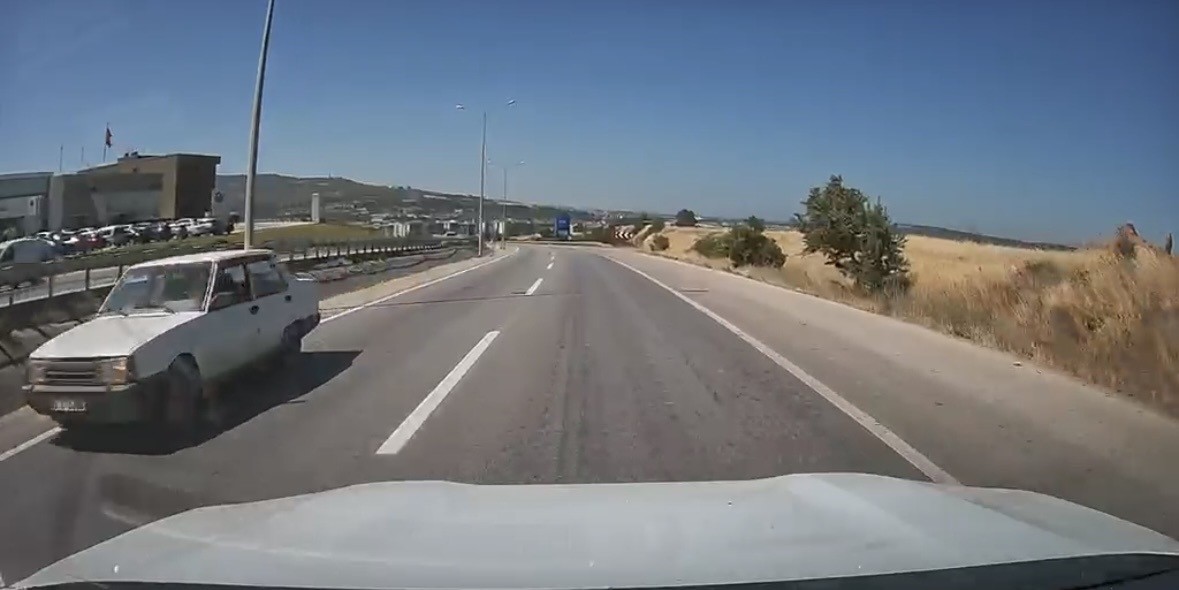 Çanakkale’de ters yönde giden sürücü kazaya davetiye çıkarttı