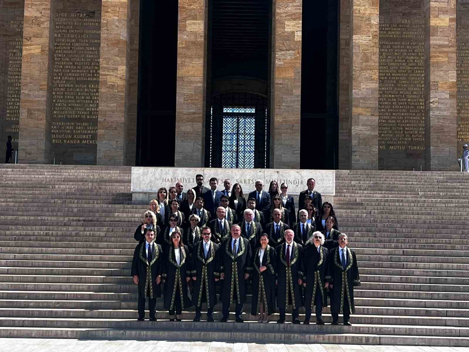 Uyuşmazlık Mahkemesi Başkanı Güleç, Anıtkabir’i ziyaret etti