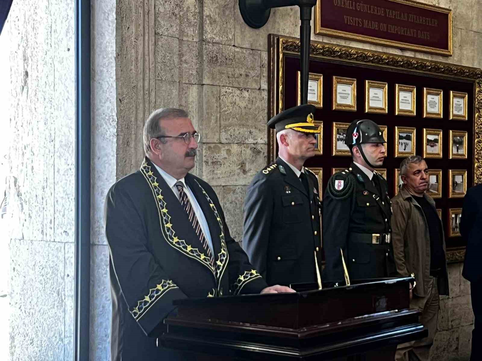 Uyuşmazlık Mahkemesi Başkanı Güleç, Anıtkabir’i ziyaret etti